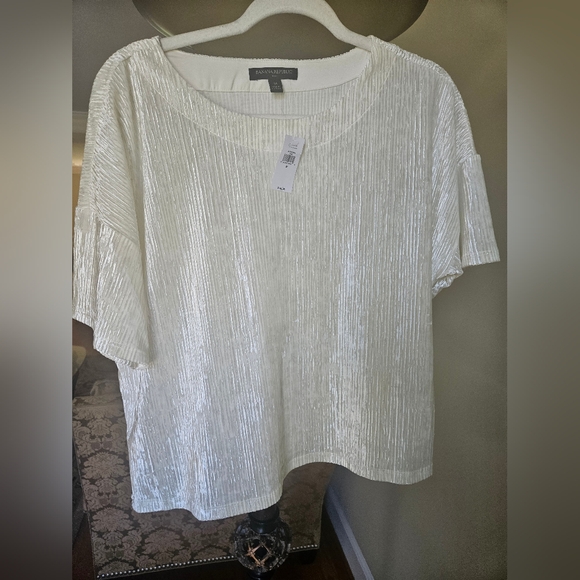 Banana Republic, BRAND NEW, cream Velvety finish short sleeve shirt - Picture 1 of 7